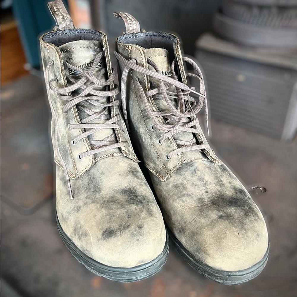 Blundstone Original Lace up boot size 9